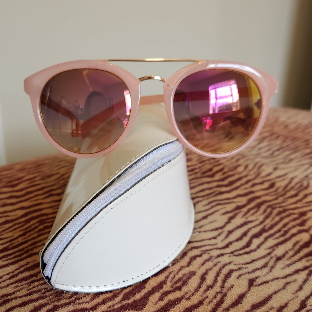 Fun round mirrored sunglasses